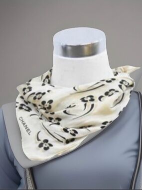 CHANEL 🖤 Black & Cream Silk Floral CC Motif Scarf -EUC